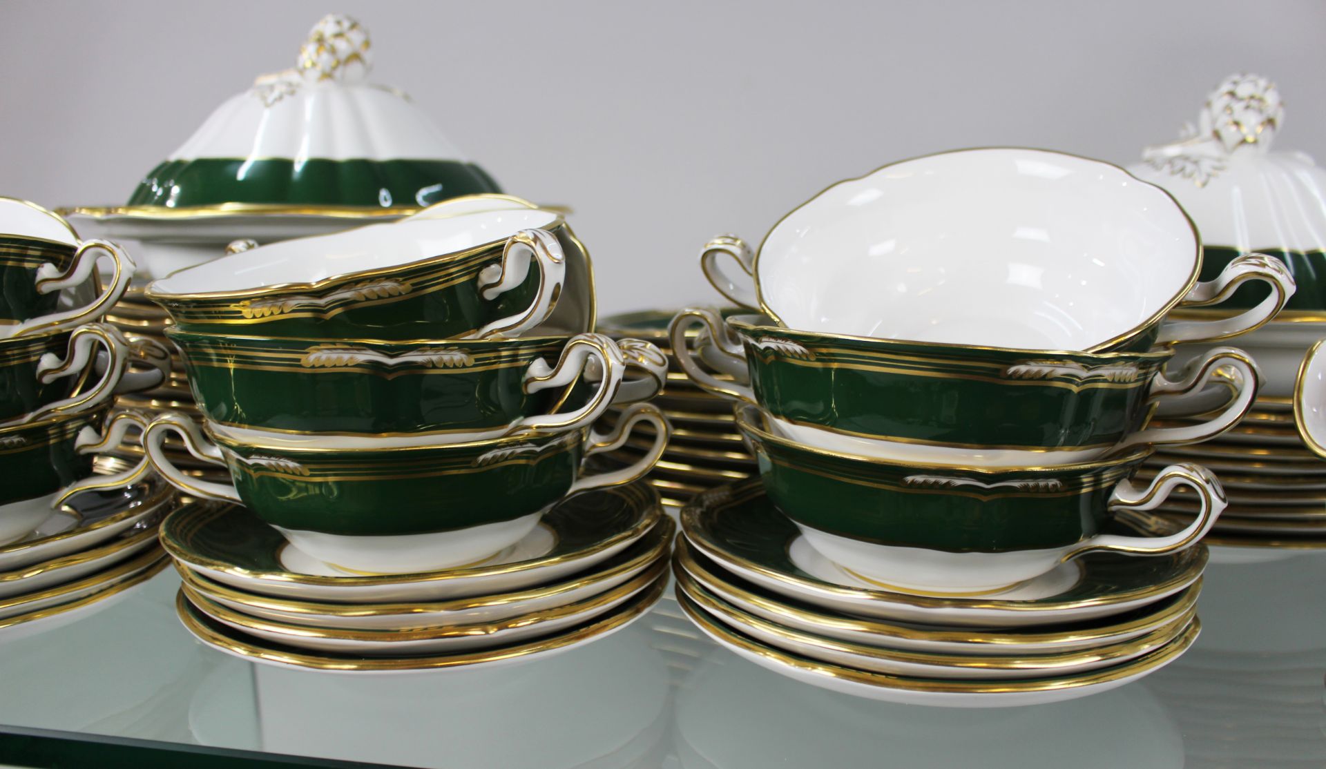 Fine Spode Harrogate Bone China Dinner Service - Image 9 of 10