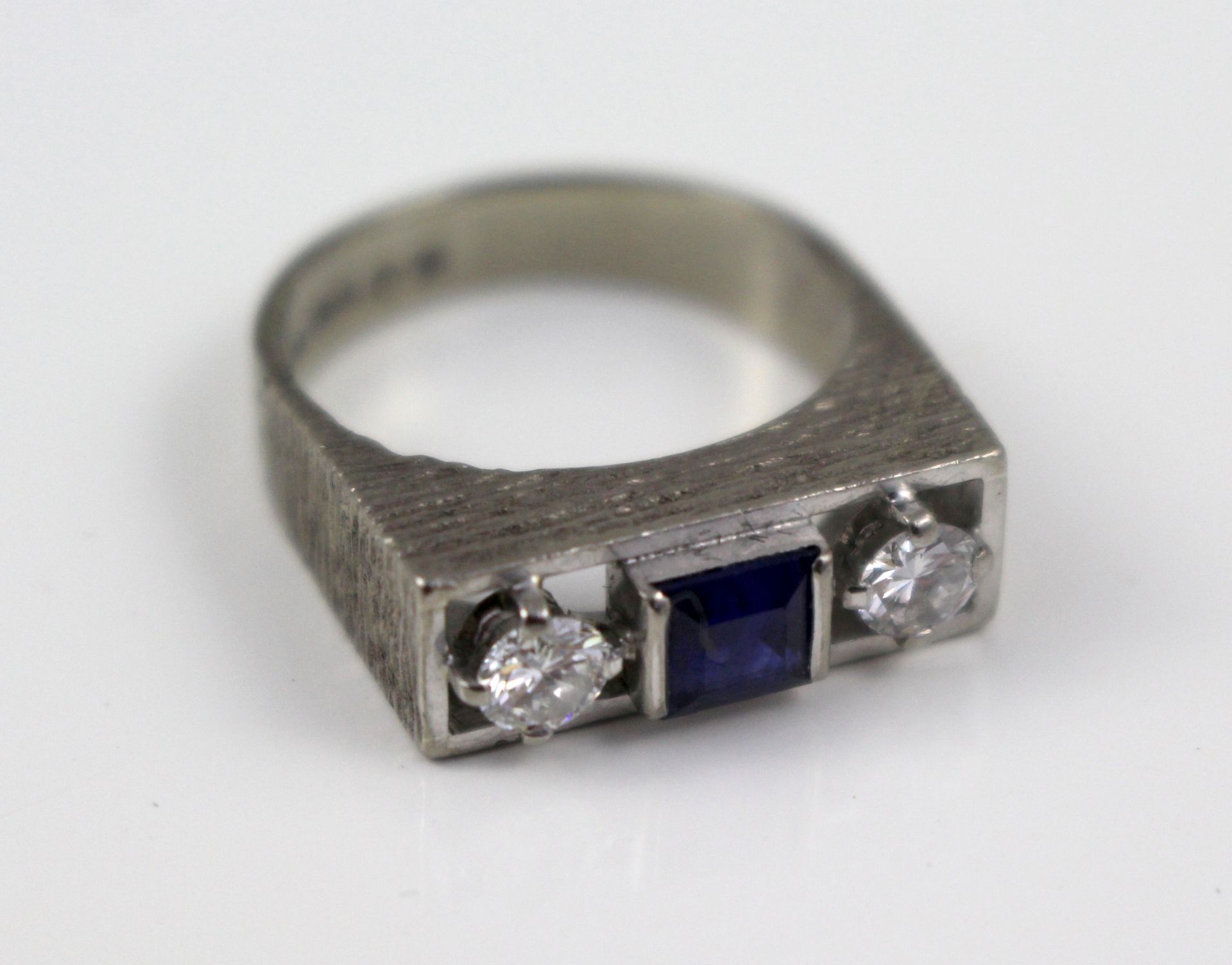 Sapphire & Diamond Three Stone White Gold Ring - Image 3 of 7