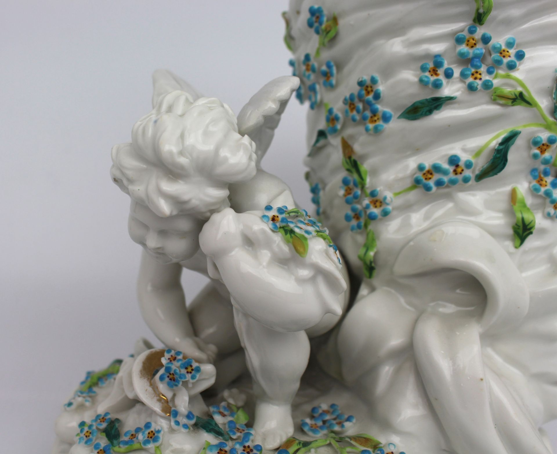 Early/Mid 20th c. Sitzendorf Cherub Vase - Image 5 of 6