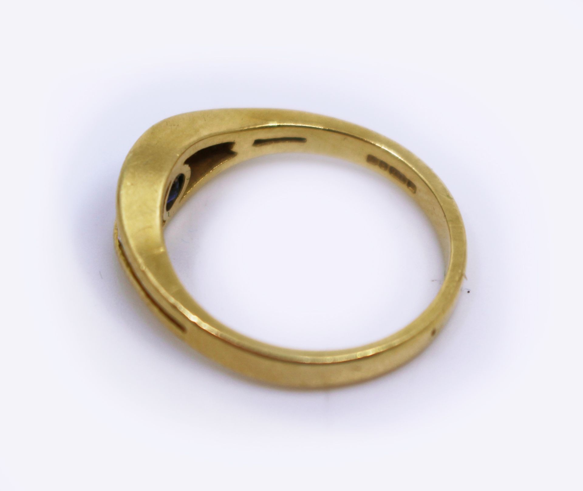 Three Stone Sapphire & Diamond 18ct Gold Ring - Image 4 of 7