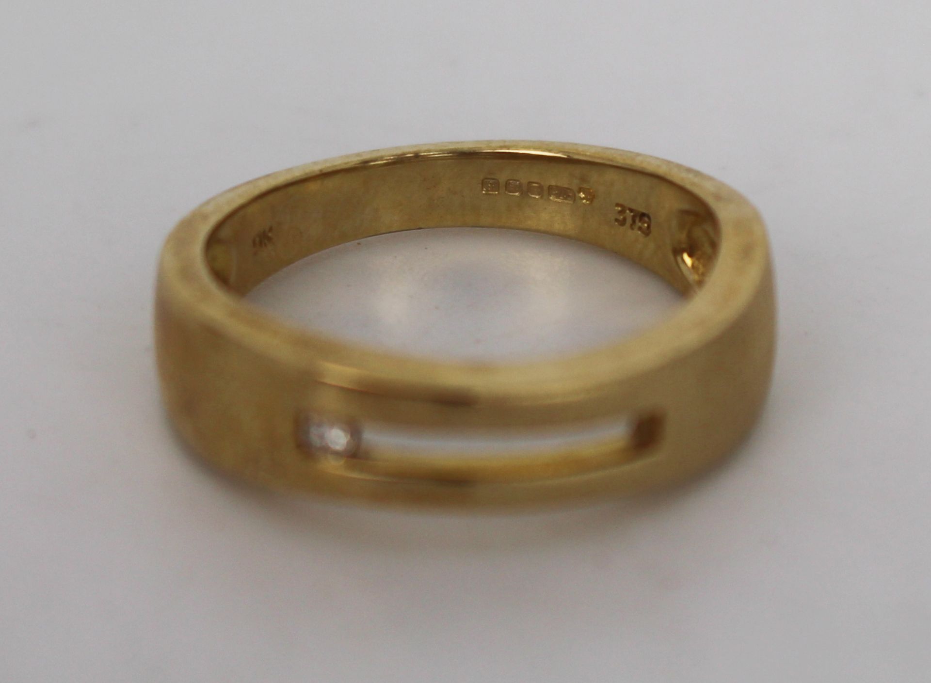 9ct Gold Diamond Ring - Image 3 of 5