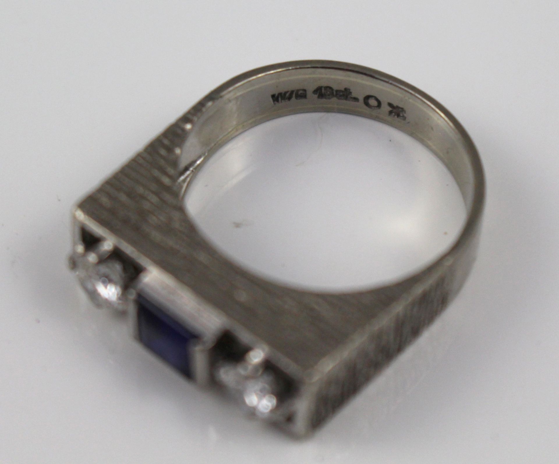 Sapphire & Diamond Three Stone White Gold Ring - Image 5 of 7