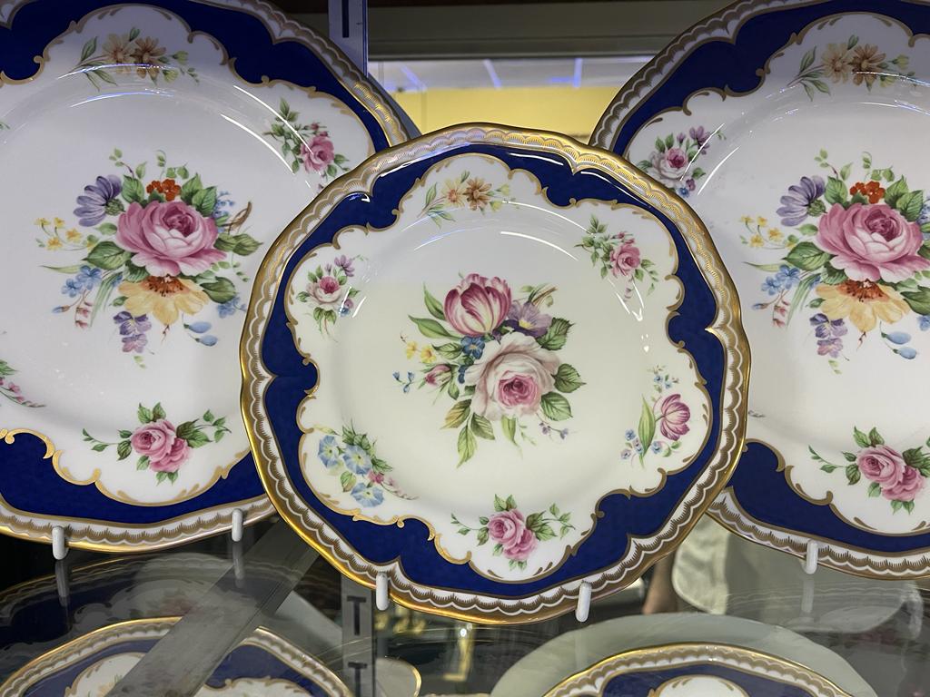 Royal Worcester Charlotte Dinner Service 70 Pieces - Image 4 of 9