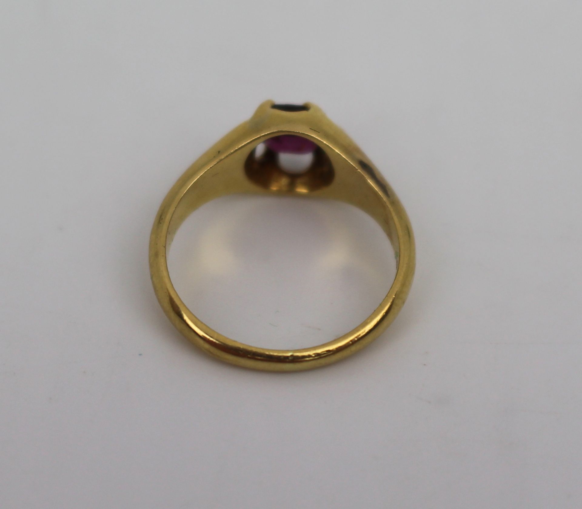 Garnet Yellow Gold Ring - Image 5 of 5