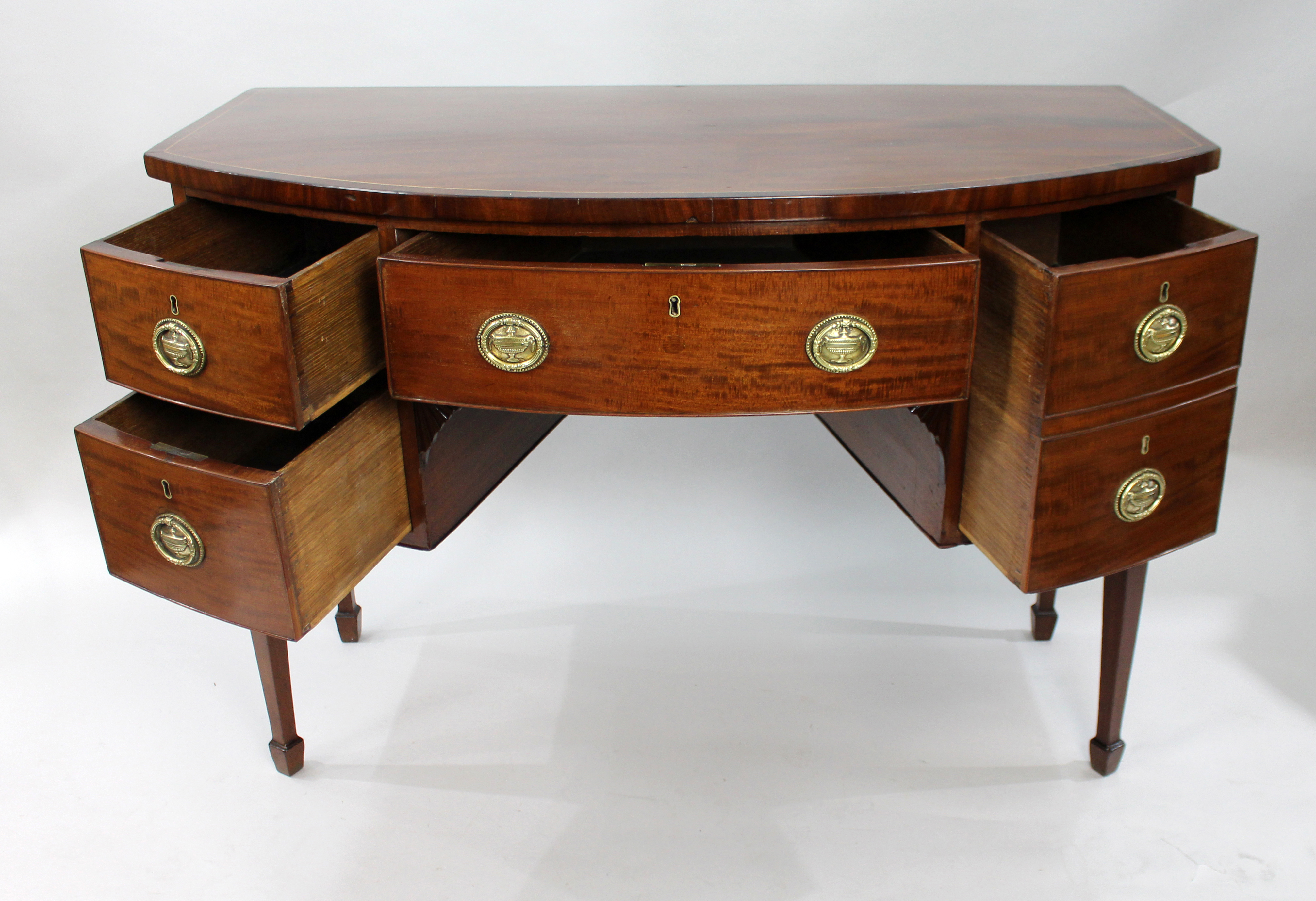 George III Mahogany Bow Fronted Serving Table - Image 6 of 8