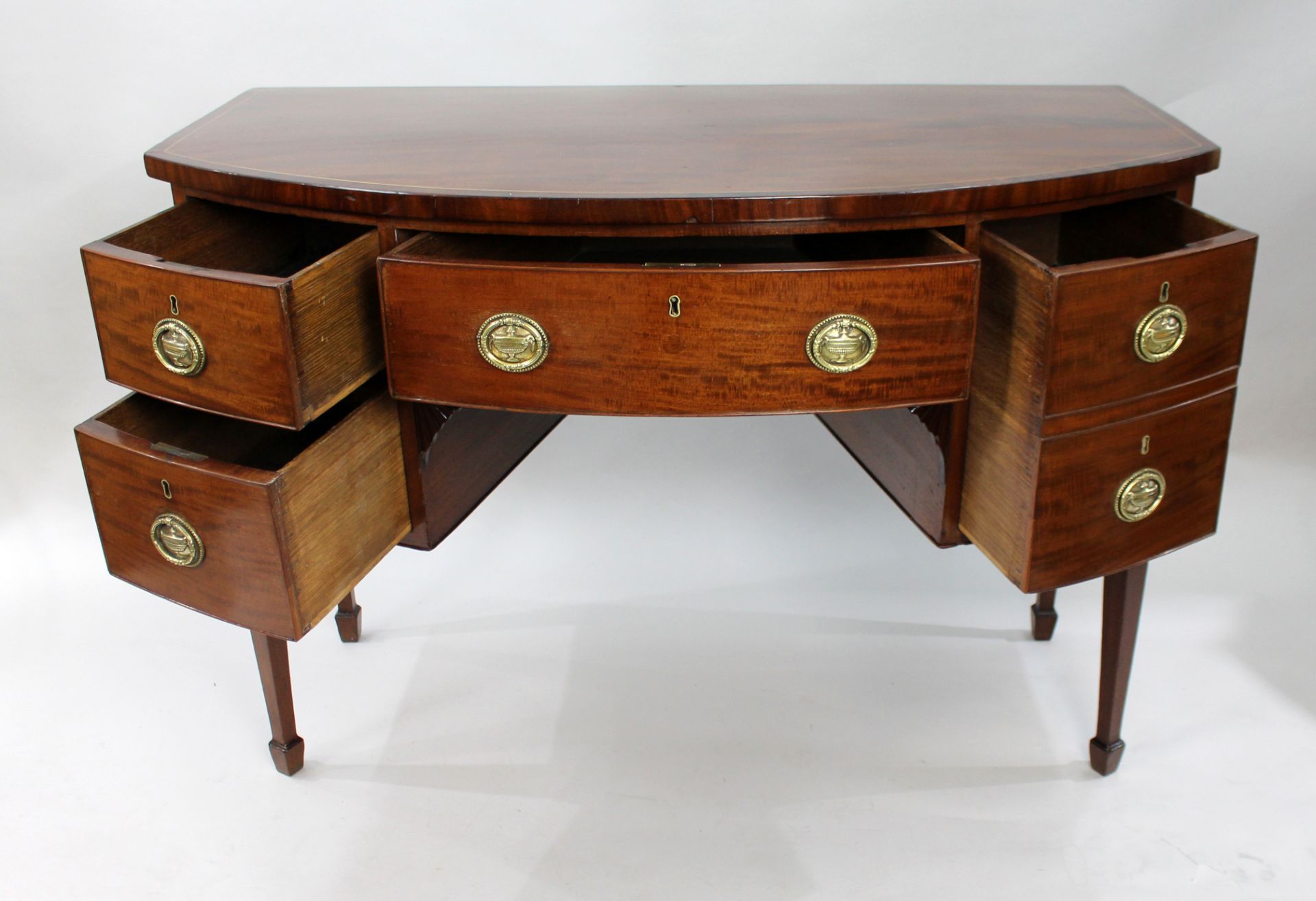 George III Mahogany Bow Fronted Serving Table - Image 6 of 8
