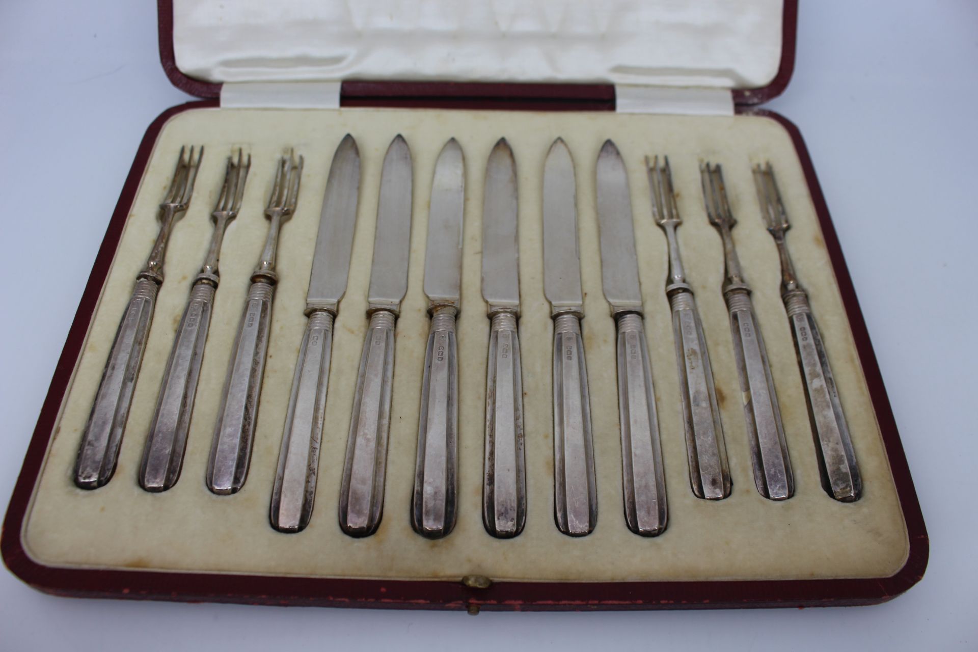 Cased 6 Place Solid Silver Dessert Service Sheffield 1914 - Image 2 of 5