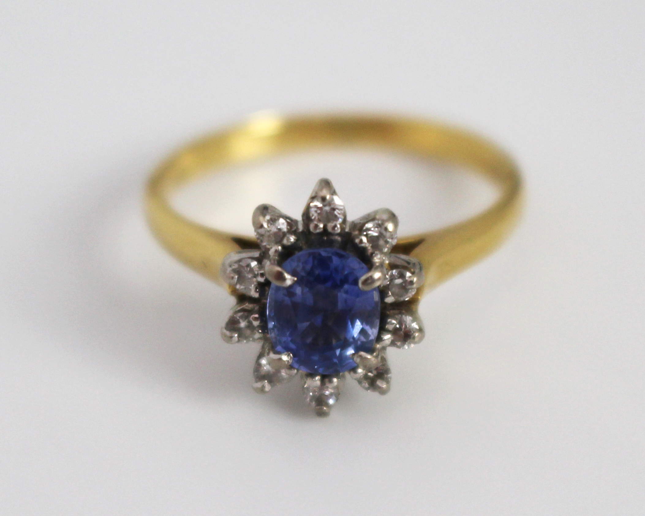 Cornflower Blue Sapphire & Diamond 18 ct. Cluster Ring - Image 2 of 11