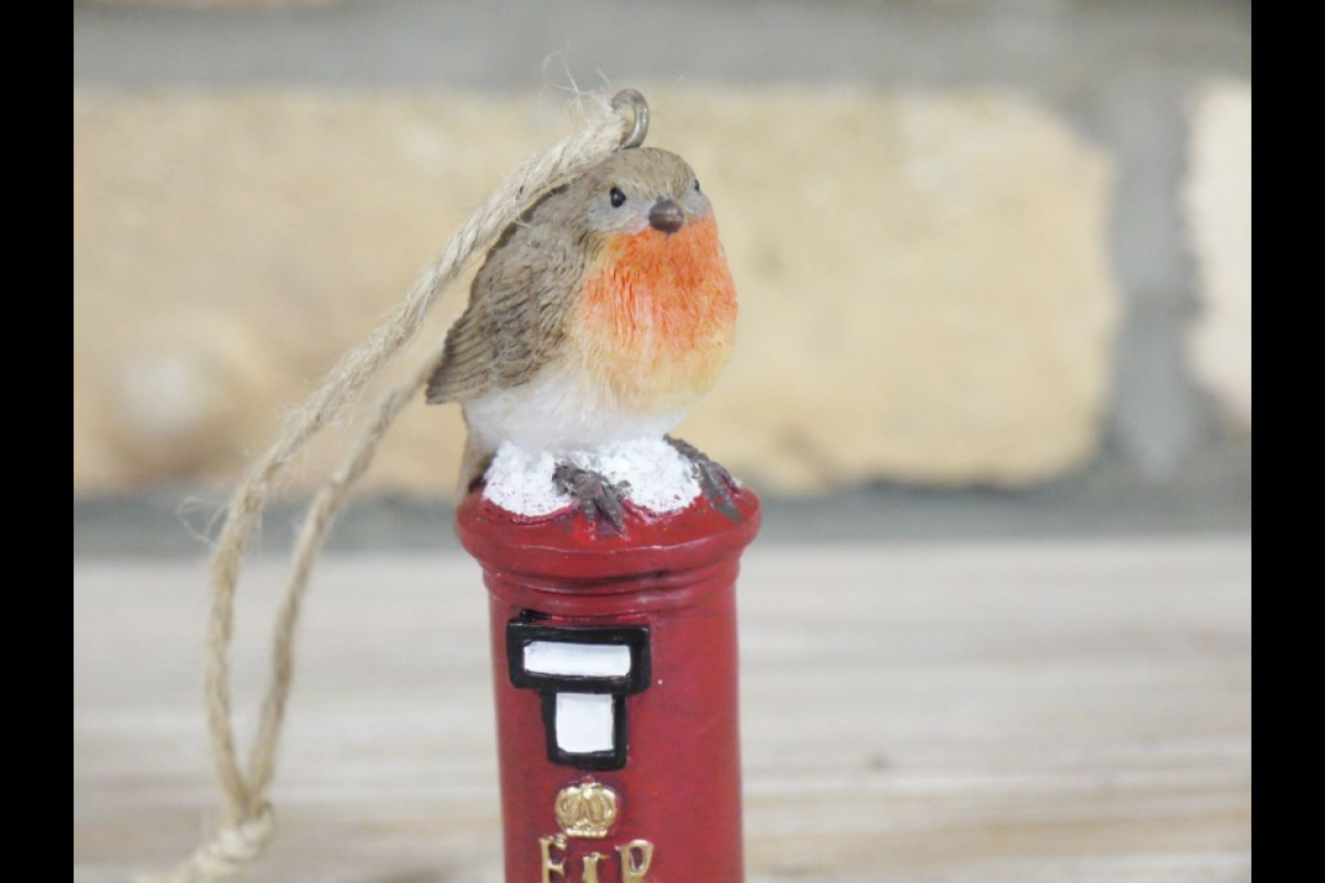 Rare, Last Ornament of The Robin on Queen Elizabeth Post Box - Image 2 of 4