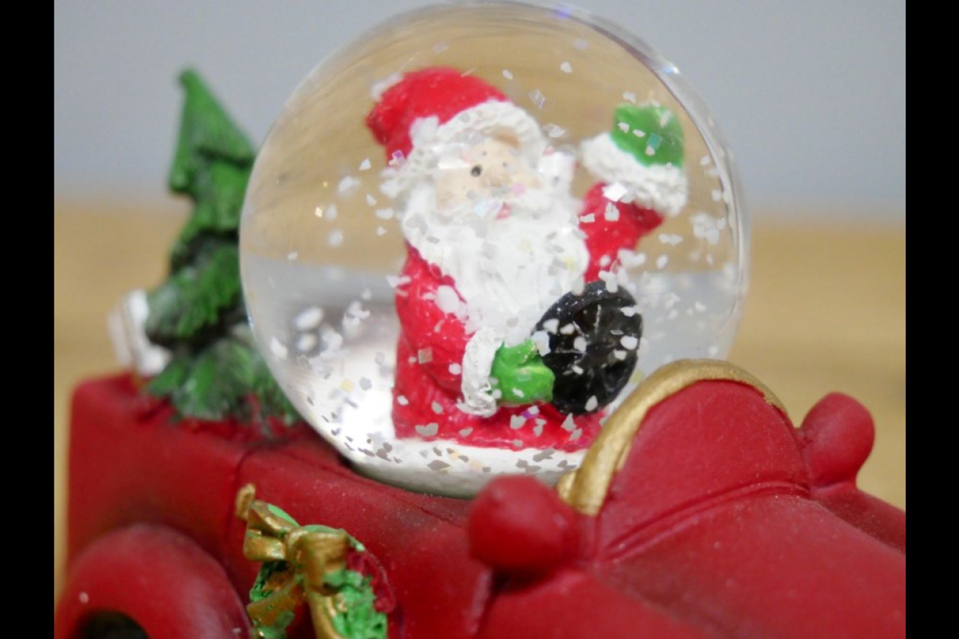 1x Santa Snow Globe - Image 3 of 5