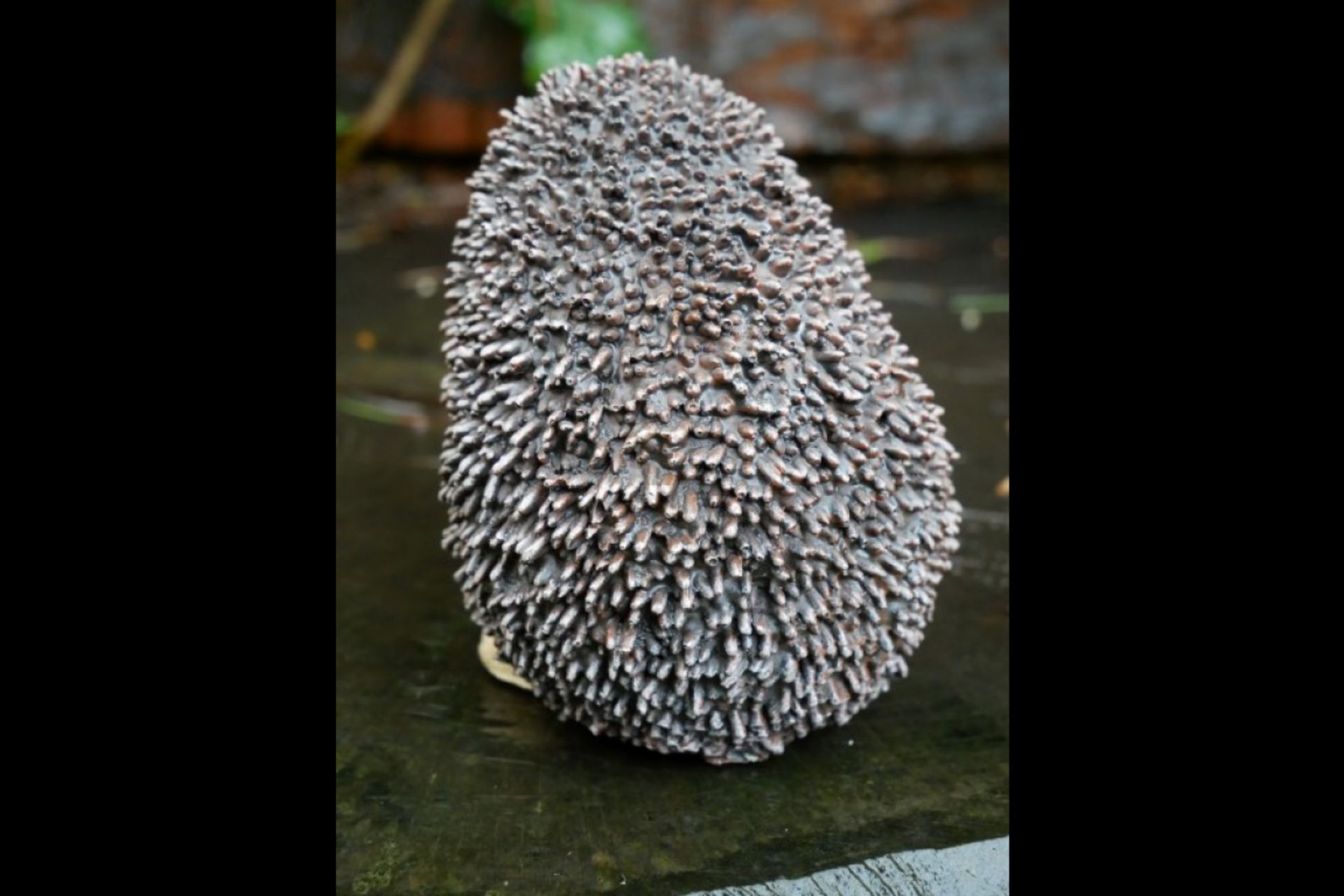 1x Hedgehog With Apple Home/Garden Ornament - Image 2 of 7