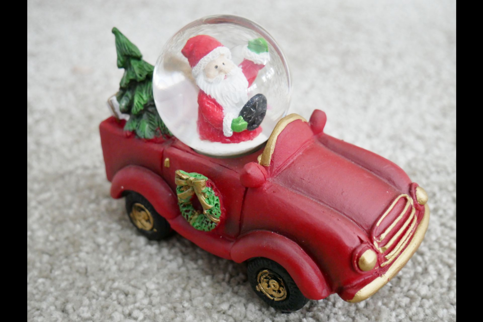 1x Santa Snow Globe