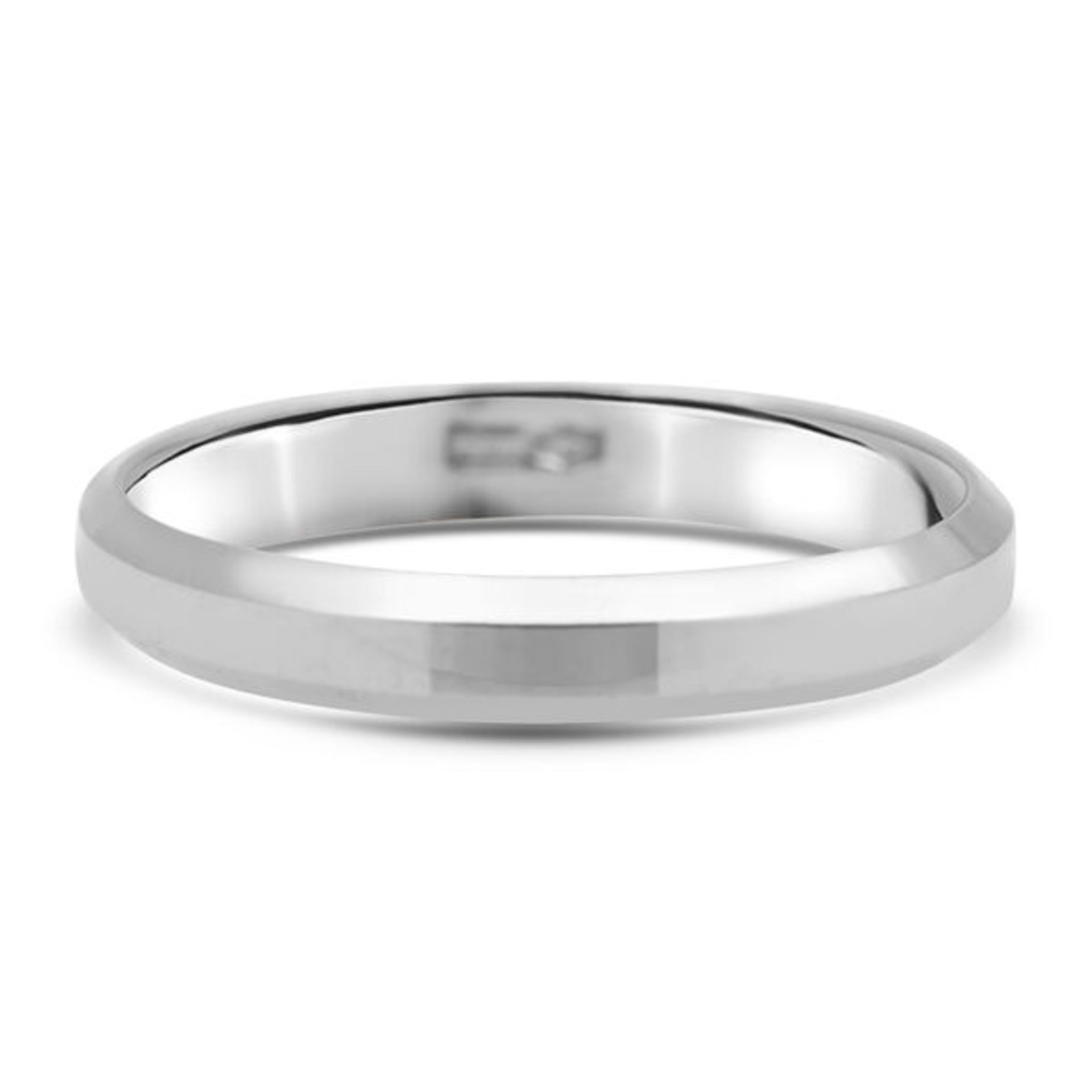 NEW!! 9K White Gold Bevel Edged Band Ring - Image 4 of 4