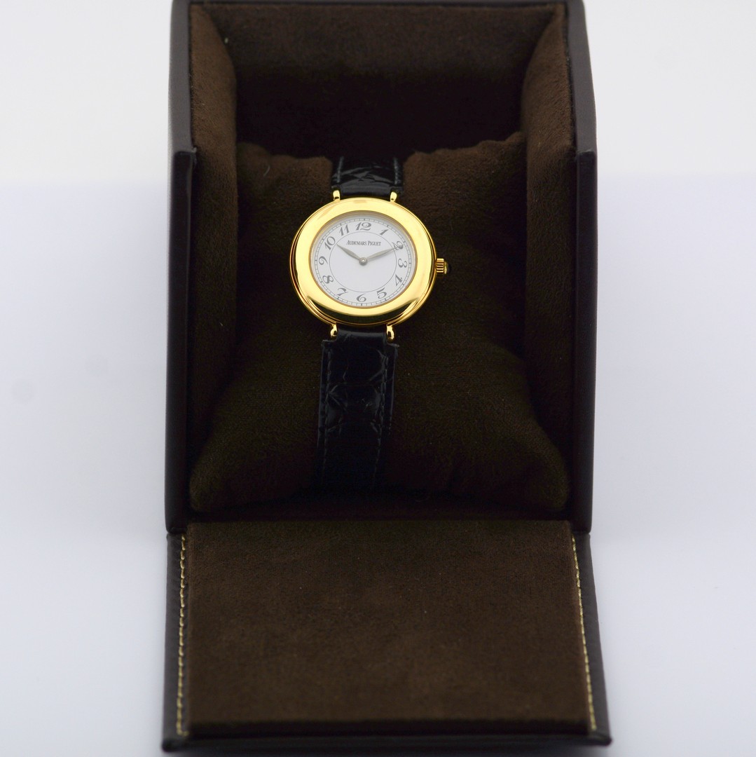 Audemars Piguet / Roy Stonea 18K Yellow Gold - Lady's Yellow gold Wrist Watch - Image 4 of 14