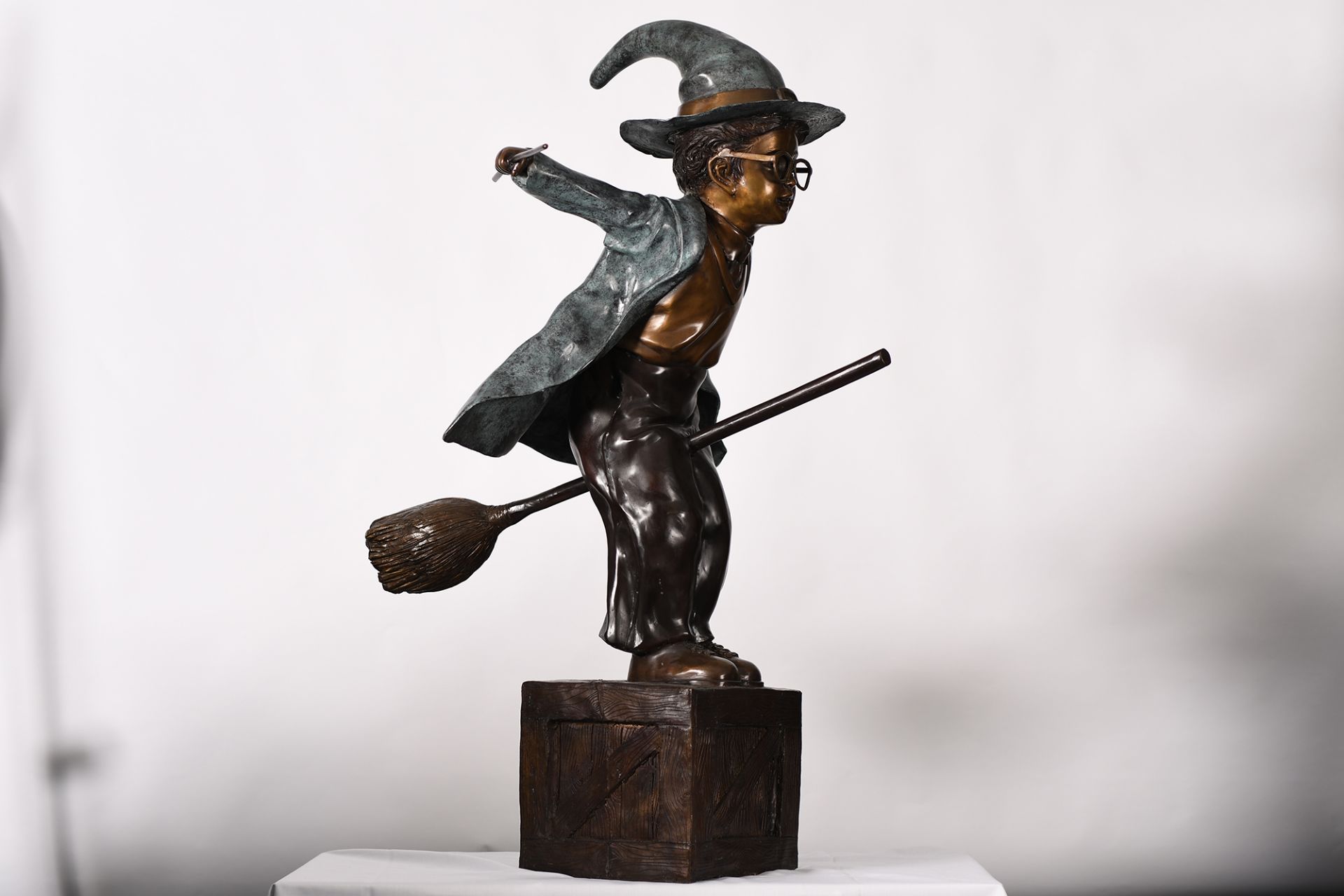 Large 4ft Bronze Wizard Figure - Image 2 of 10