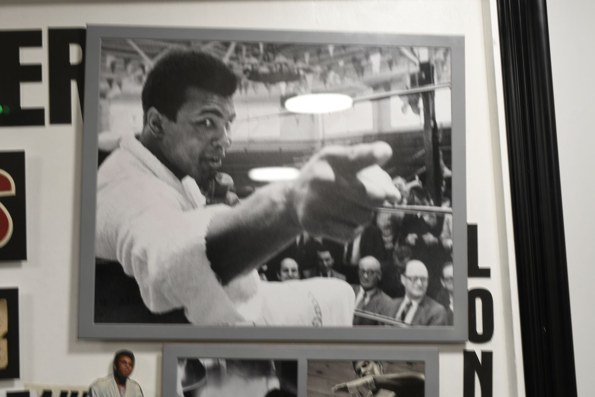 Framed Muhammad Ali and Henry Cooper Presentation with Original Signatures - Image 6 of 11