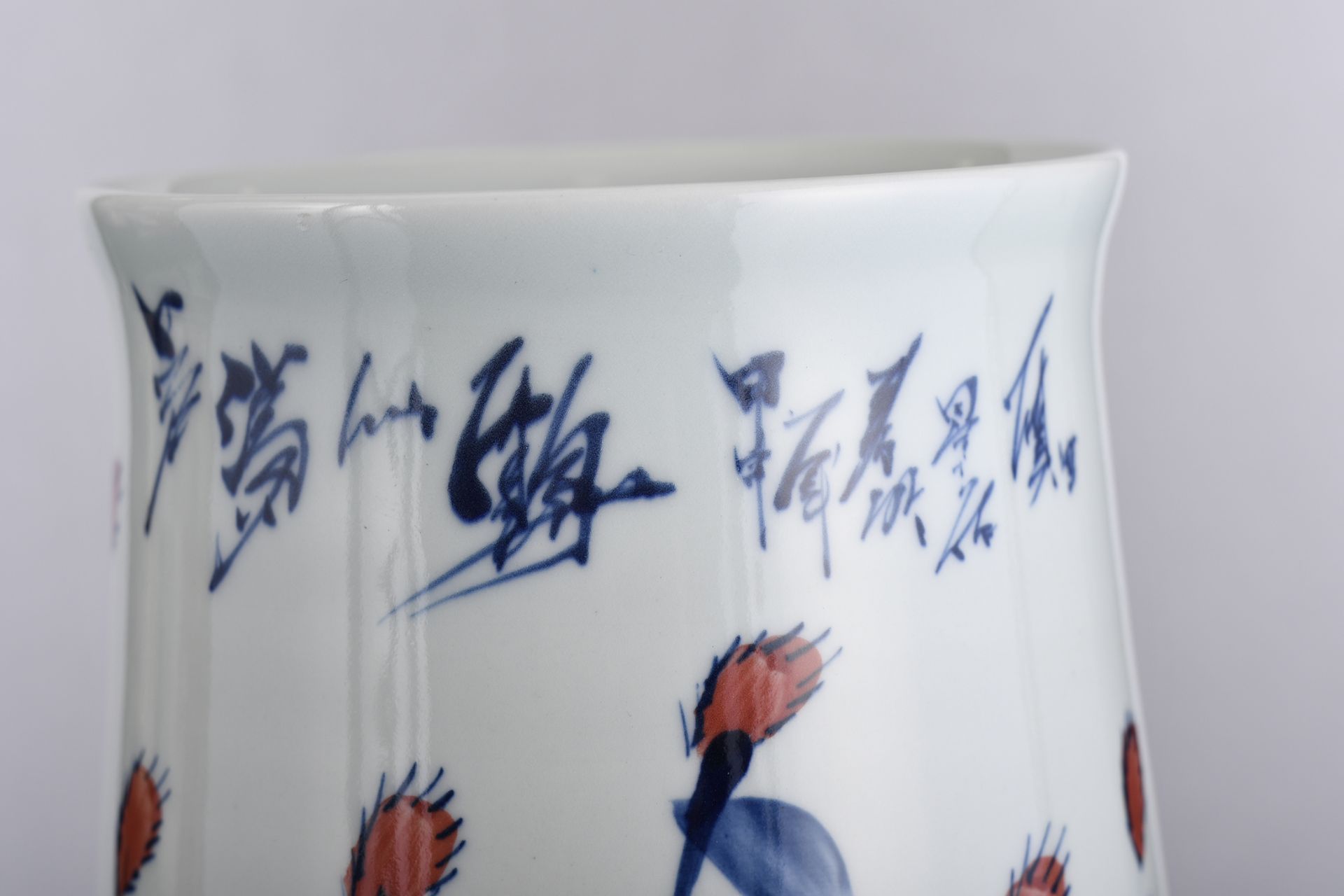 White and Blue Hand Made Chinese Art Vase - Image 4 of 4