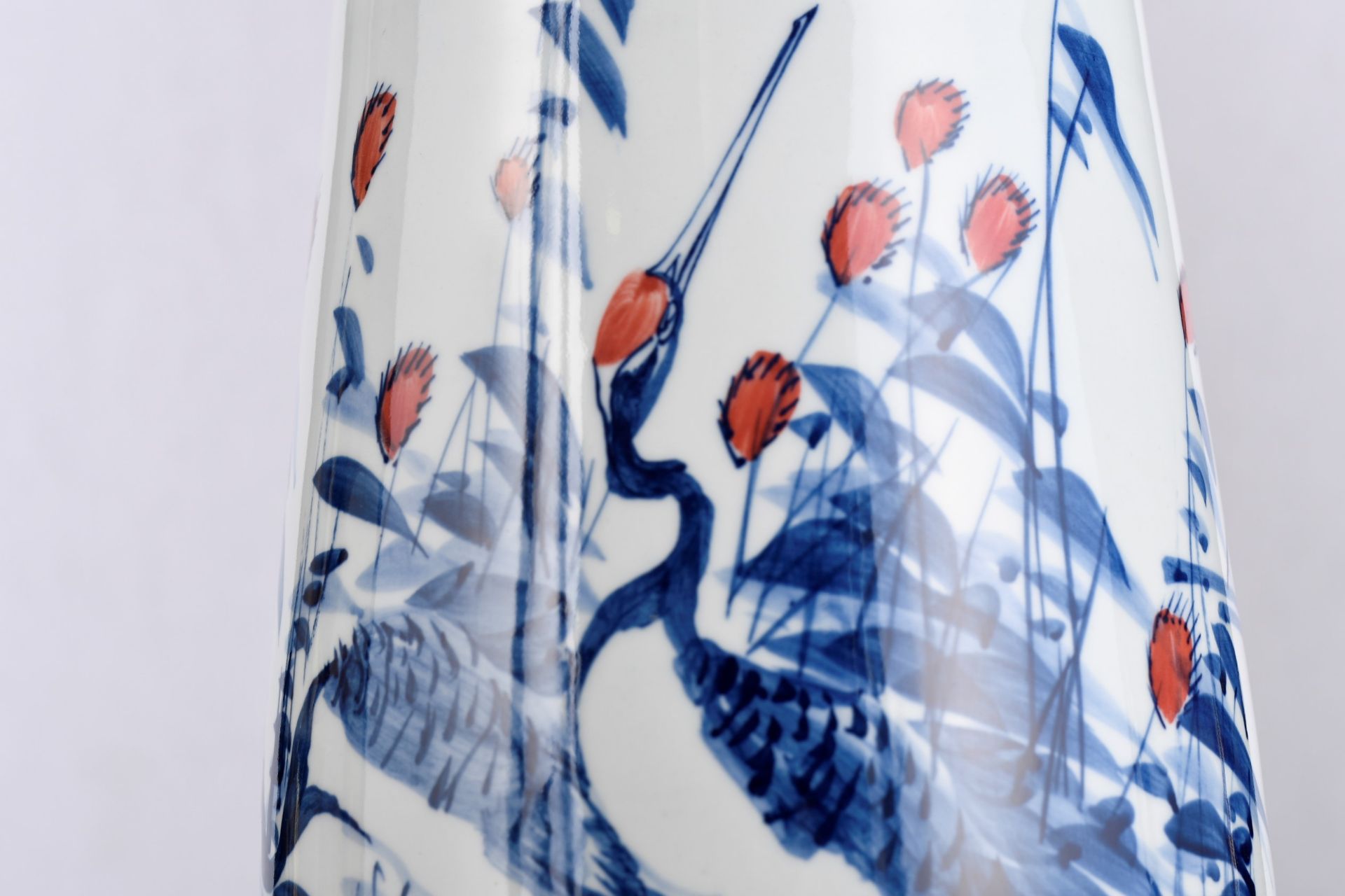 White and Blue Hand Made Chinese Art Vase - Image 3 of 4