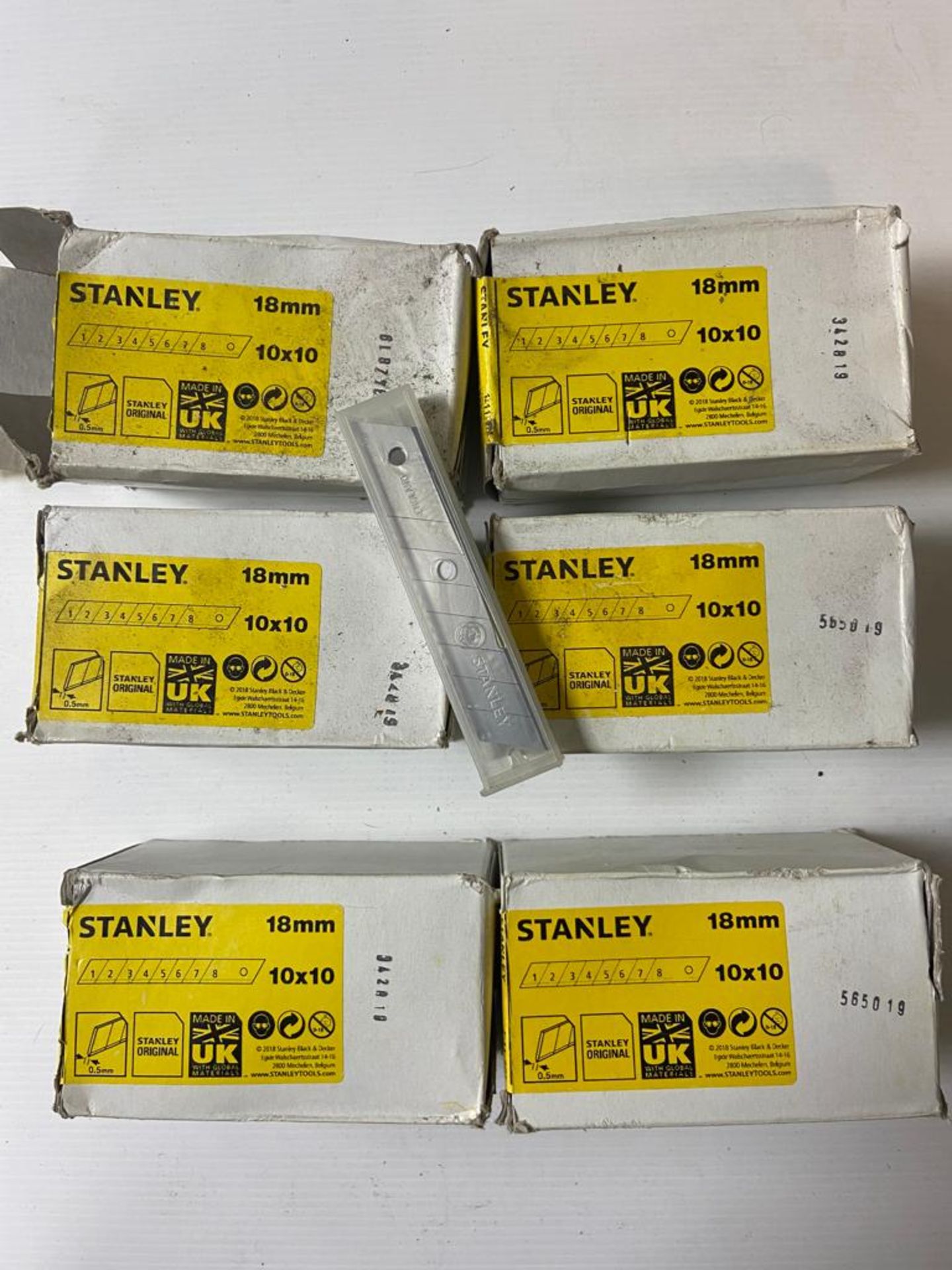 10 x Boxes (100 pieces) Stanley 18mm Blades RRP £60 **No VAT**