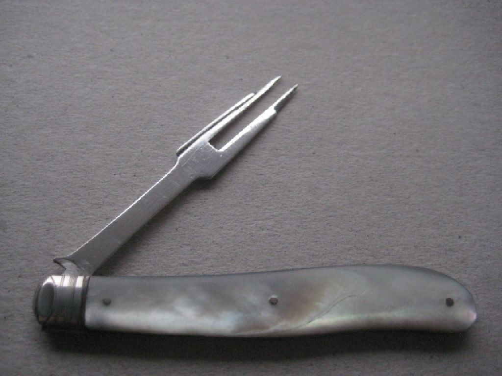 Rare George IV Mother of Pearl Hafted Silver Bladed Folding Fruit Fork - Image 2 of 9