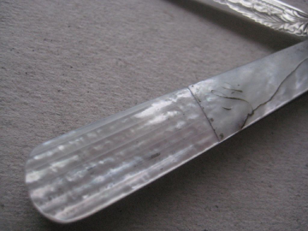 George V Mother of Pearl Hafted Silver Bladed Folding Fruit Knife - Image 3 of 10