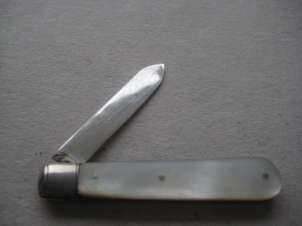 Rare George V Wembley Etched Mother of Pearl Hafted Silver Bladed Folding Fruit Knife - Image 2 of 7