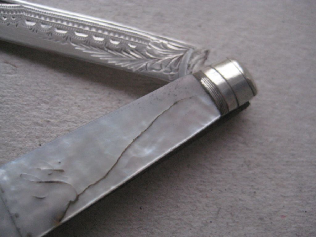 George V Mother of Pearl Hafted Silver Bladed Folding Fruit Knife - Image 4 of 10