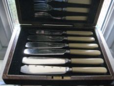 Vintage Set of 12 Piece Fish Servers Knives and Forks in Original Case