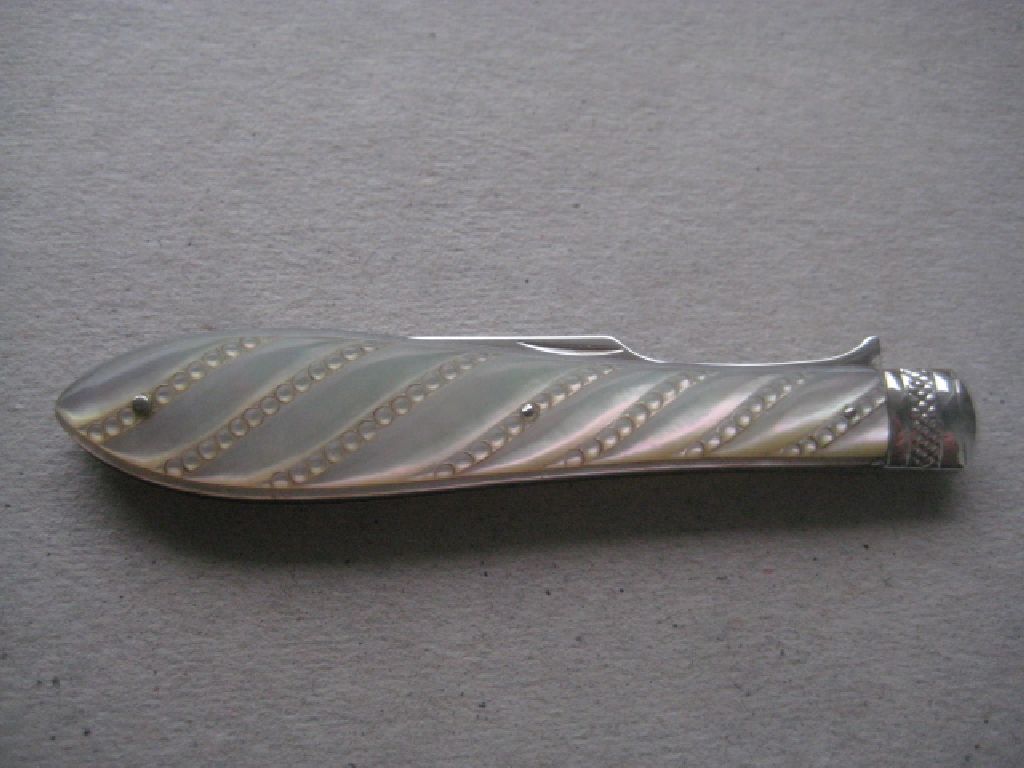 Victorian Mother of Pearl Hafted Silver Bladed Folding Fruit Knife and Fork, Cased - Image 24 of 25