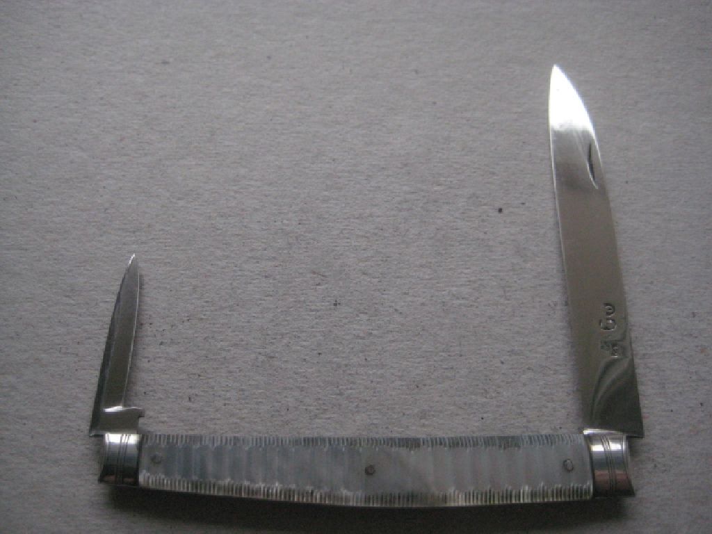 Rare George III Twin Bladed Mother of Pearl Hafted Silver Bladed Folding Fruit Knife - Image 2 of 10