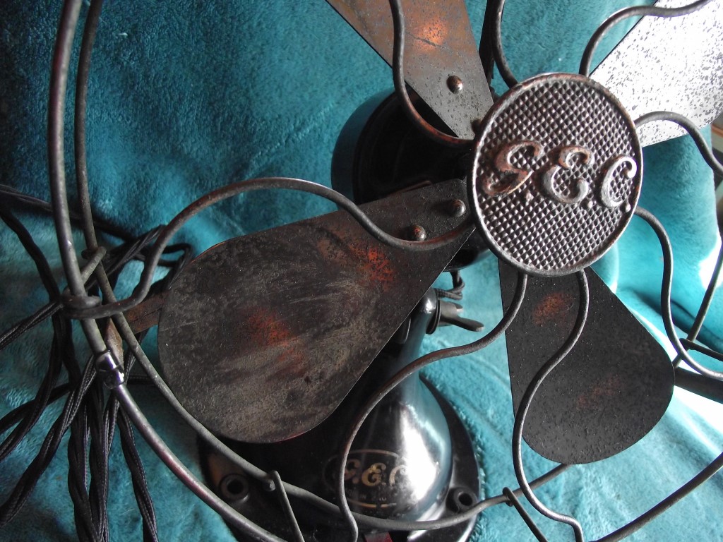 Vintage Gec Electric Desk Fan - 10" 2 Speed - Working Condition - The Fan Direction Can Be Manual... - Image 4 of 14