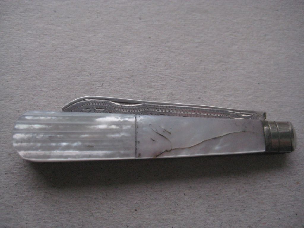 George V Mother of Pearl Hafted Silver Bladed Folding Fruit Knife - Image 9 of 10