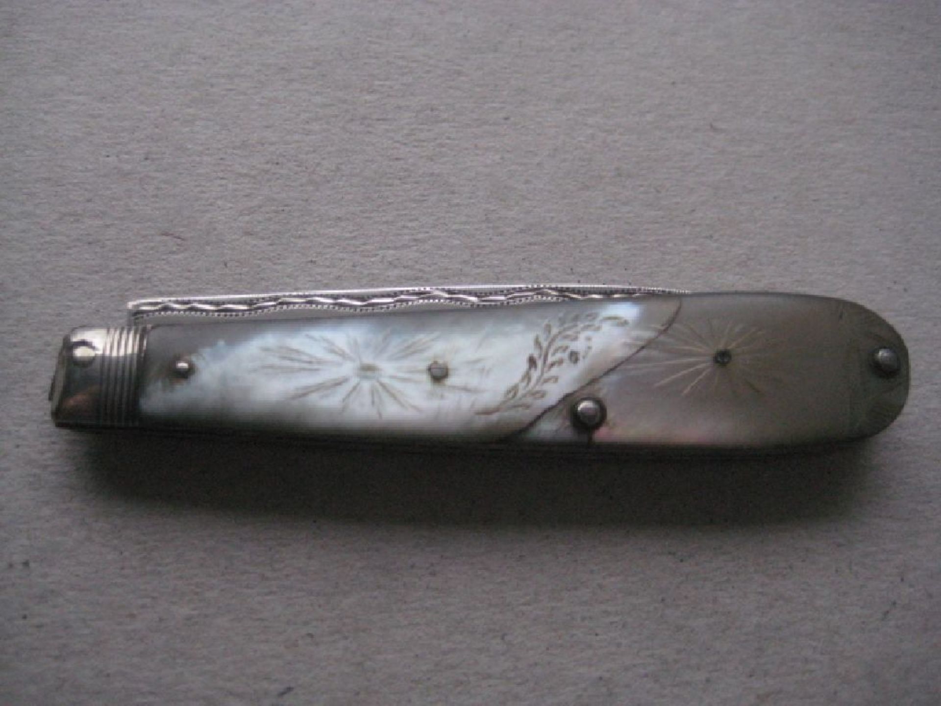 Rare George III Twin Bladed Mother of Pearl Hafted Silver Bladed Folding Fruit Knife - Image 8 of 8