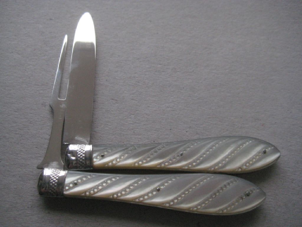 Victorian Mother of Pearl Hafted Silver Bladed Folding Fruit Knife and Fork, Cased - Image 7 of 25