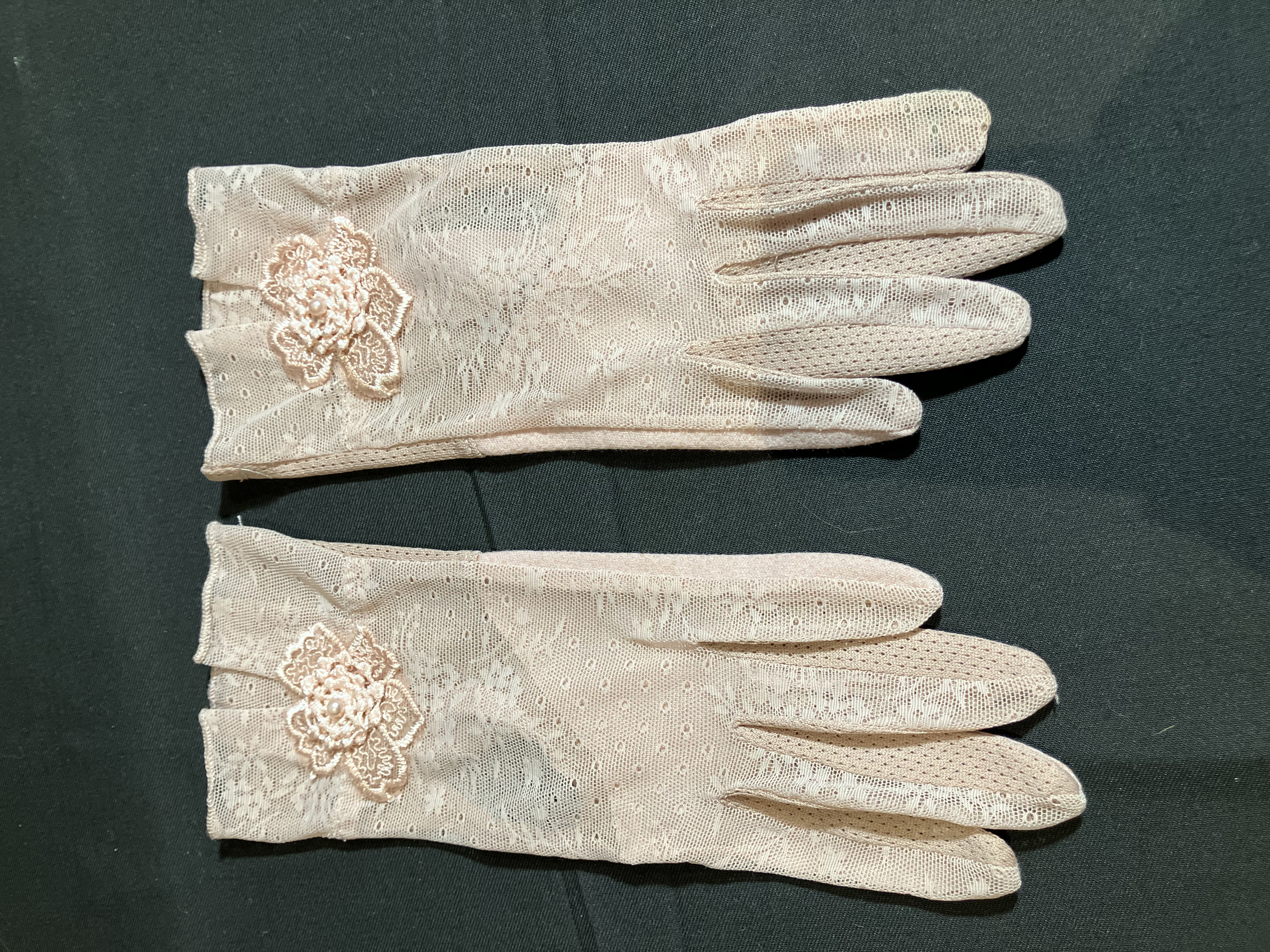 Lace Gloves Worn By Vanessa Hudgens