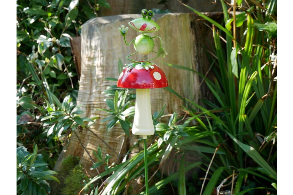 Frog On Mushroom Stake x6 - Image 5 of 5