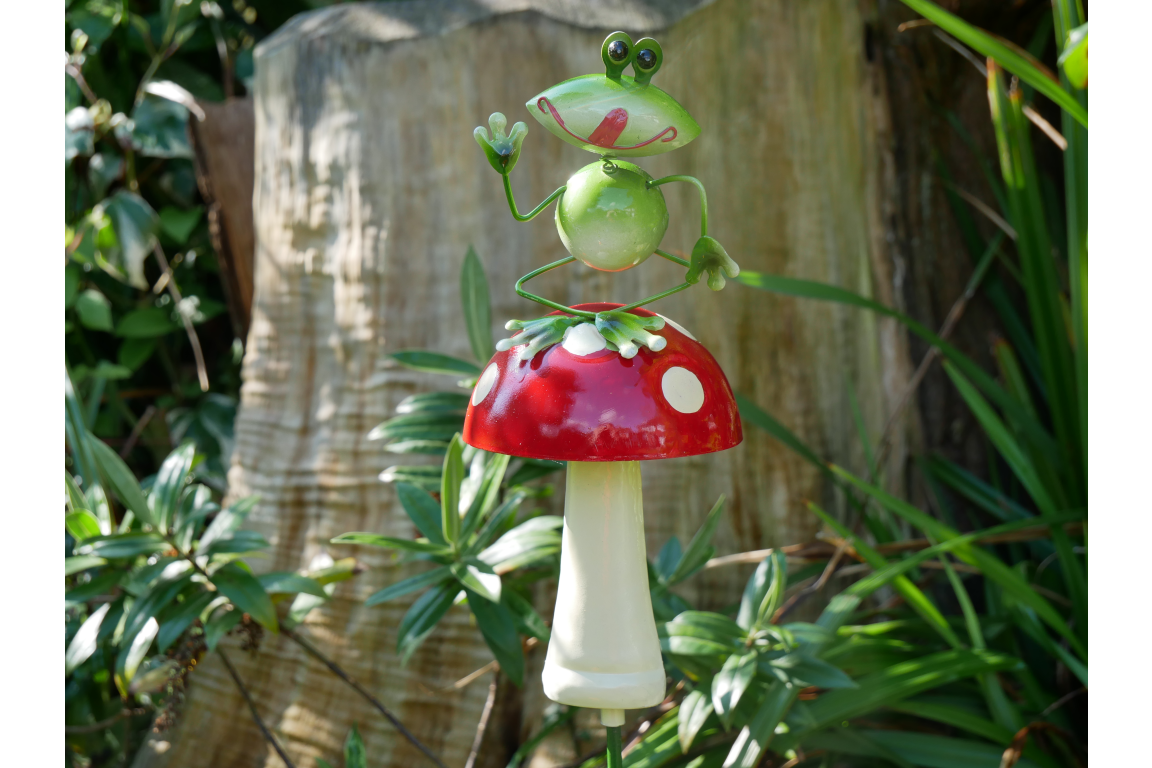 Frog On Mushroom Stake x6 - Image 2 of 5