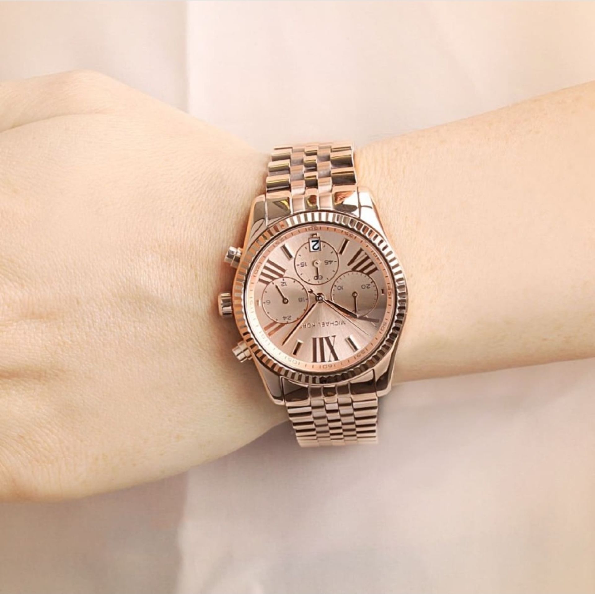 Michael Kors MK5569 Ladies Rose Gold Lexington Quartz Watch - Image 4 of 8