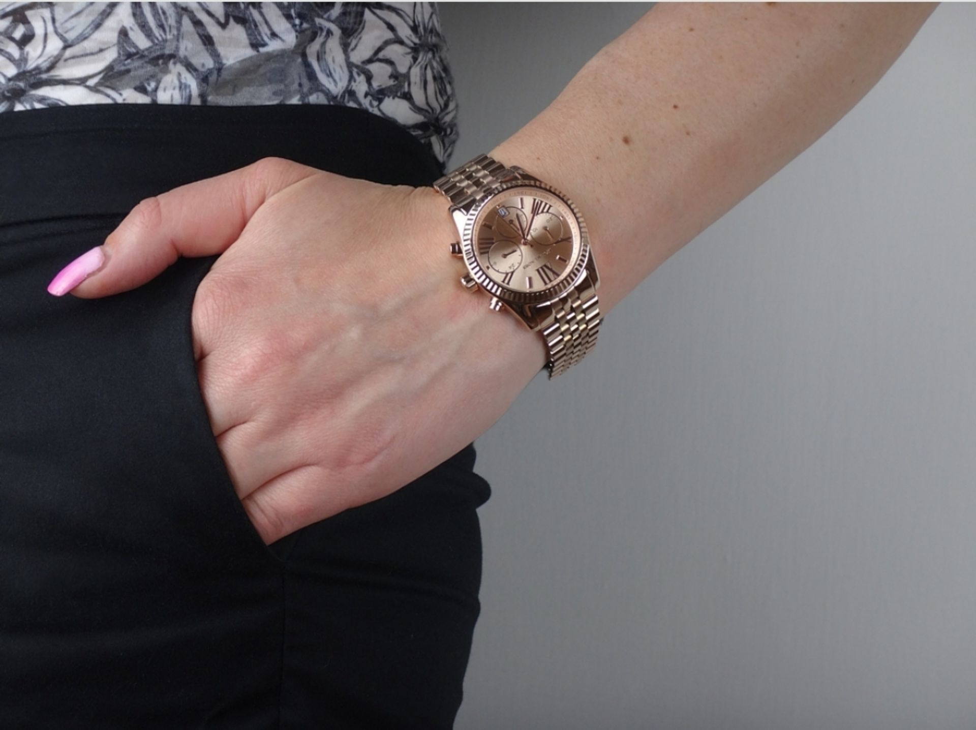 Michael Kors MK5569 Ladies Rose Gold Lexington Quartz Watch - Image 3 of 8