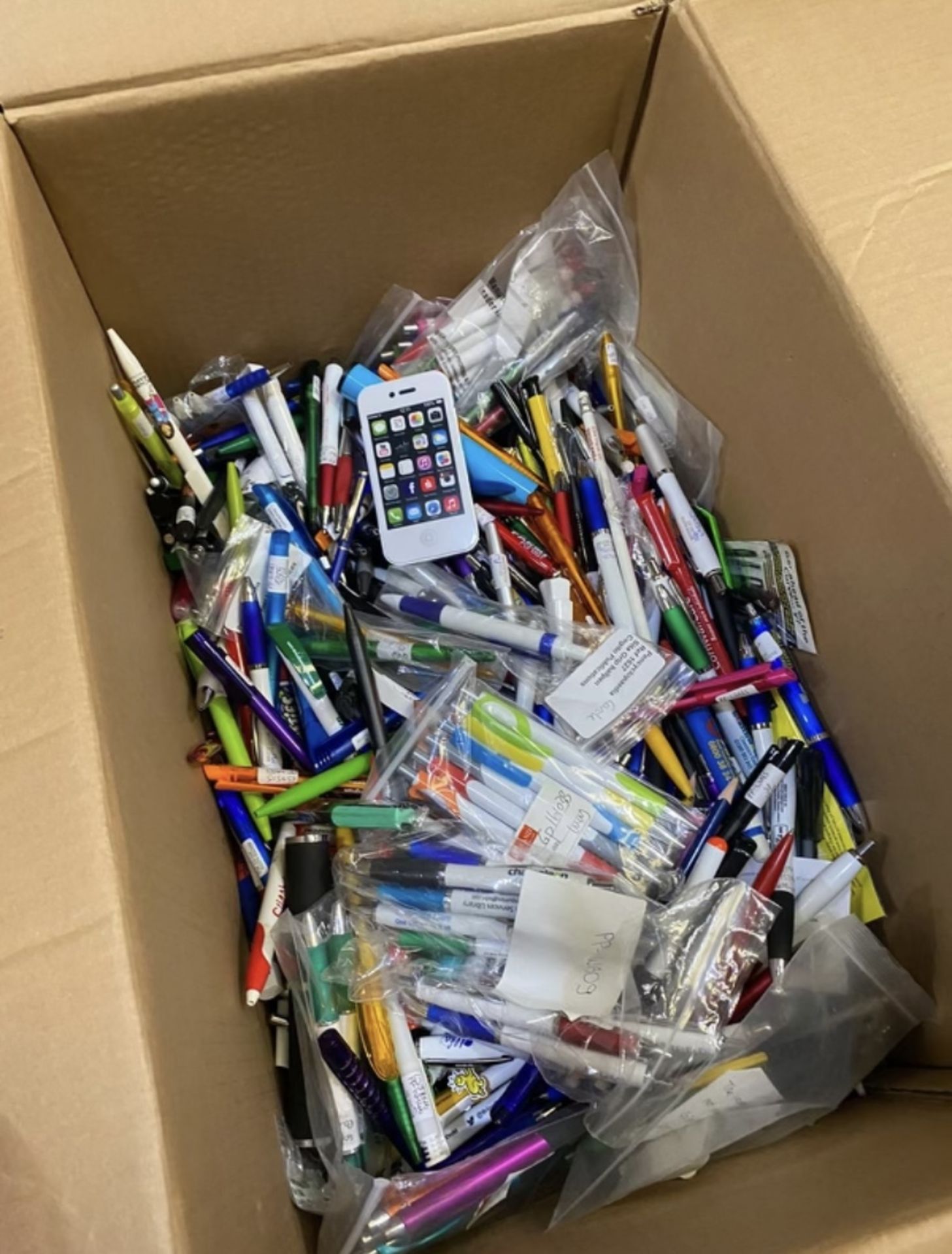 Box of Assorted New Pens (B21)