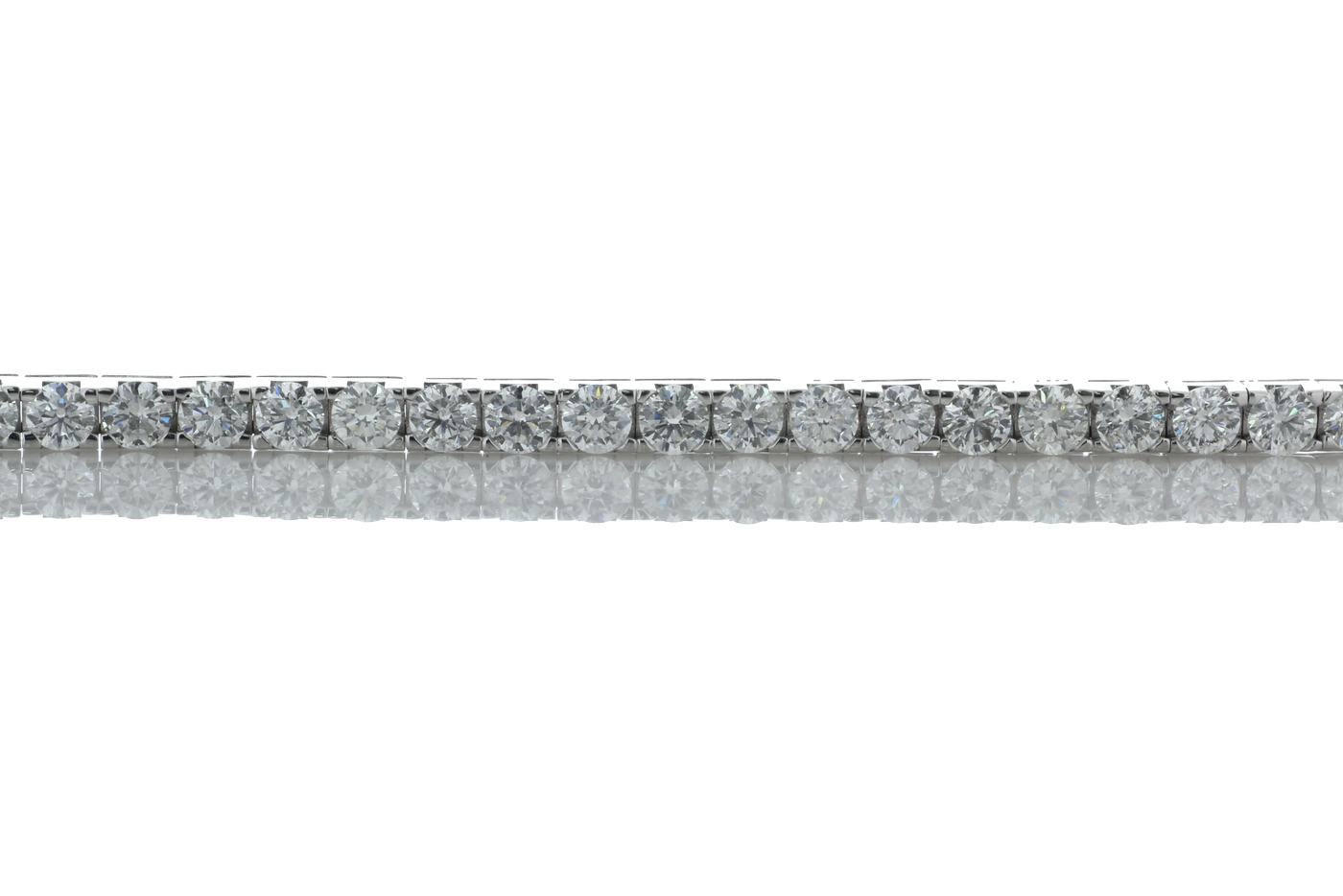 18ct White Gold Tennis Diamond Bracelet 9.05 Carats - Image 2 of 4