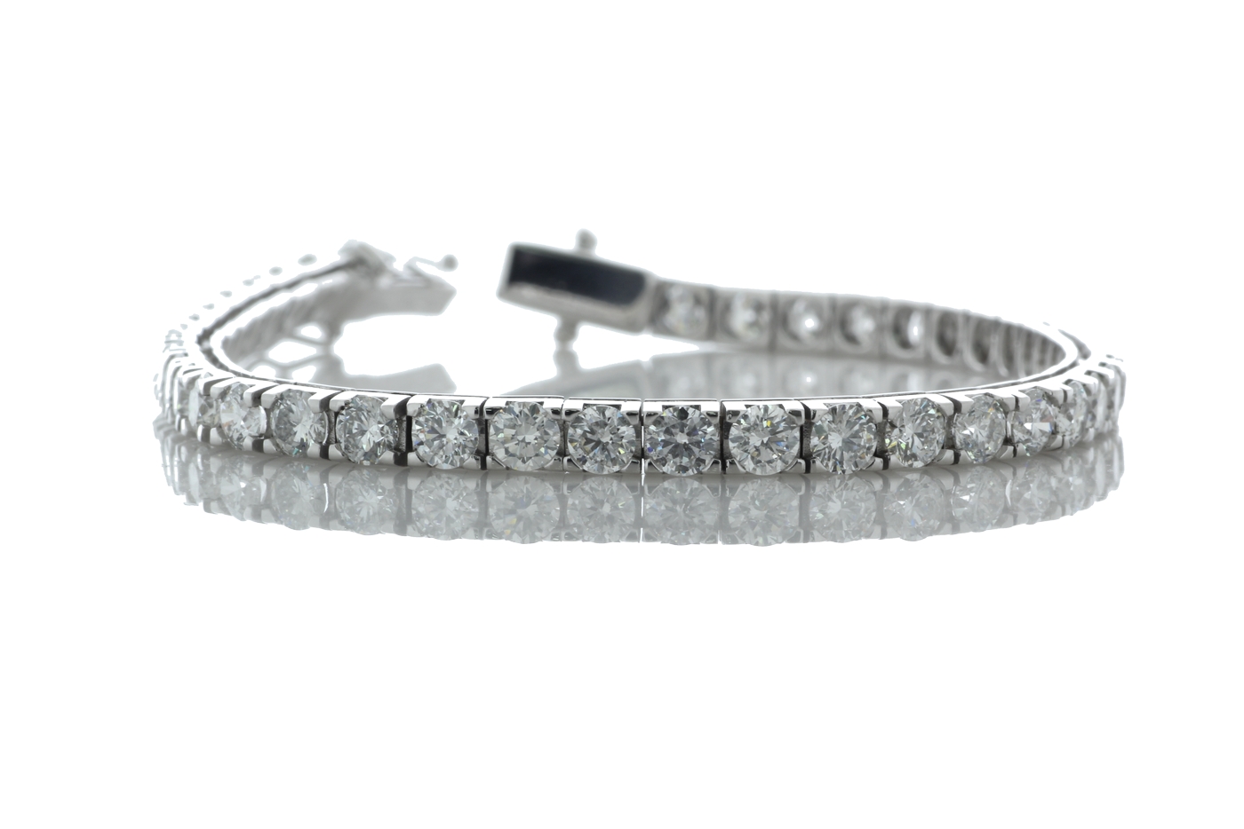 18ct White Gold Tennis Diamond Bracelet 9.05 Carats