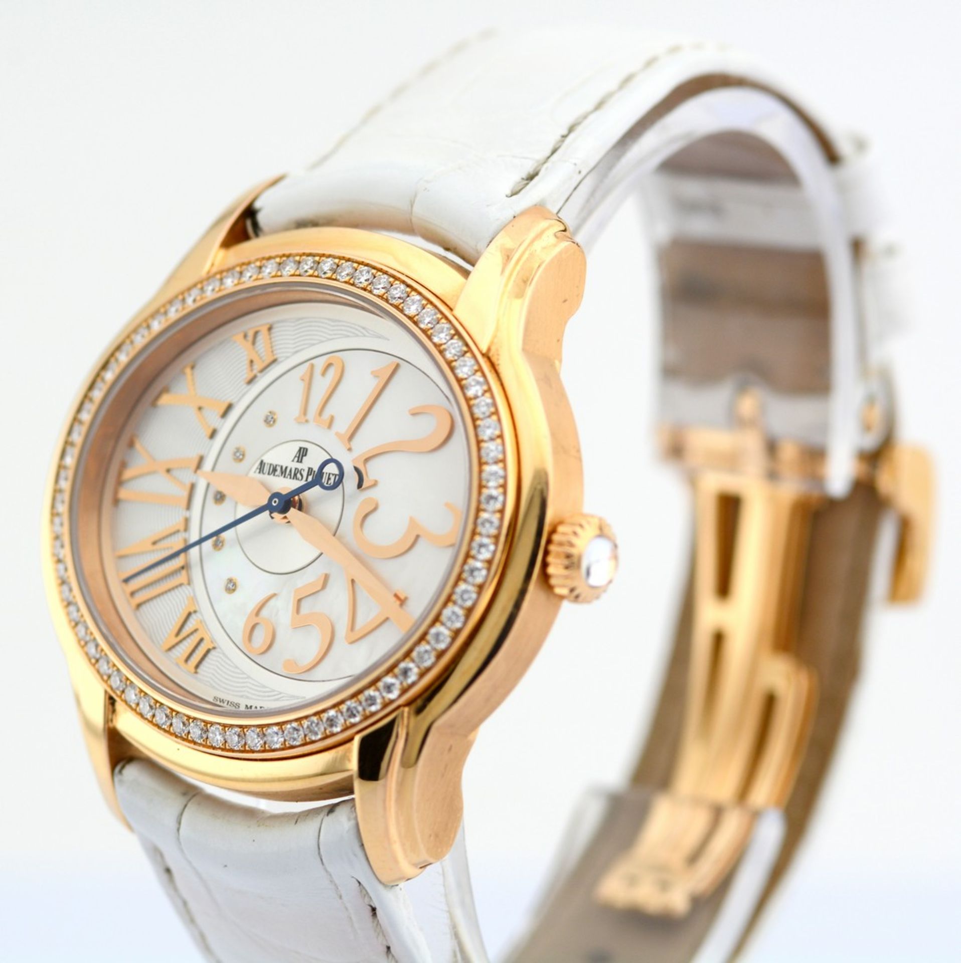 Audemars Piguet / Millenary - 18K Yellow Gold - Diamond & Mother of Pearl Dial - Lady's Yellow Go... - Image 11 of 12