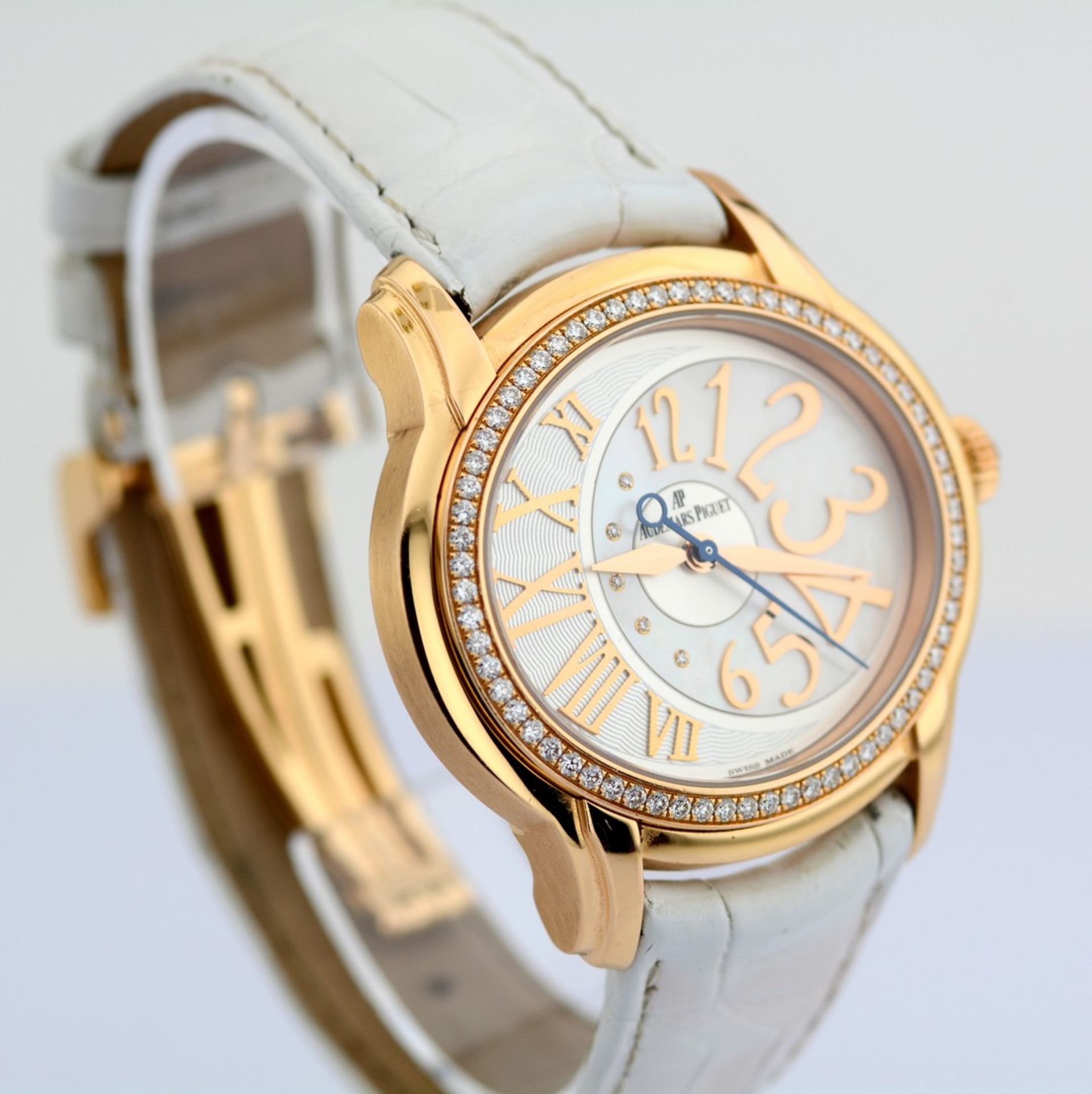 Audemars Piguet / Millenary - 18K Yellow Gold - Diamond & Mother of Pearl Dial - Lady's Yellow Go... - Image 8 of 12