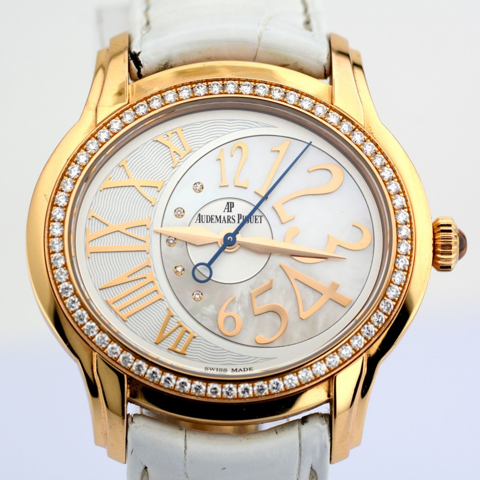 Audemars Piguet / Millenary - 18K Yellow Gold - Diamond & Mother of Pearl Dial - Lady's Yellow Go... - Image 5 of 12