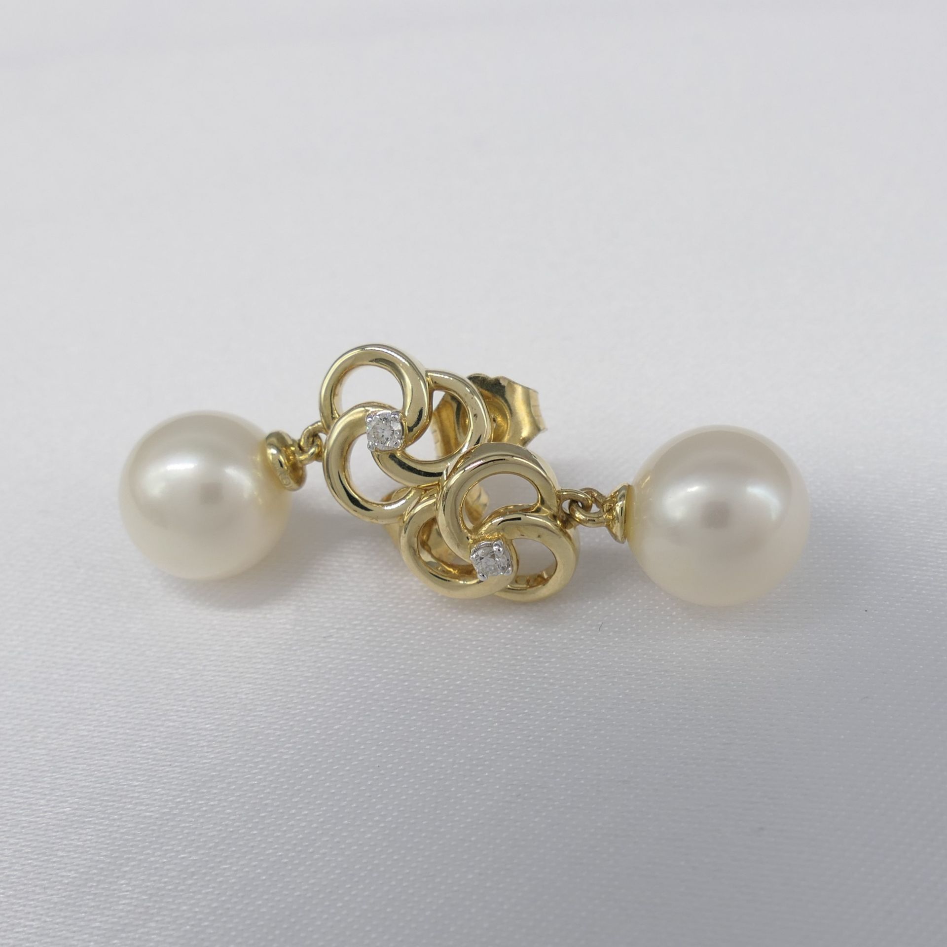 Freshwater Pearl and Diamond Pinwheel Droplet Earrings In 9ct Yellow Gold, Boxed - Image 4 of 5