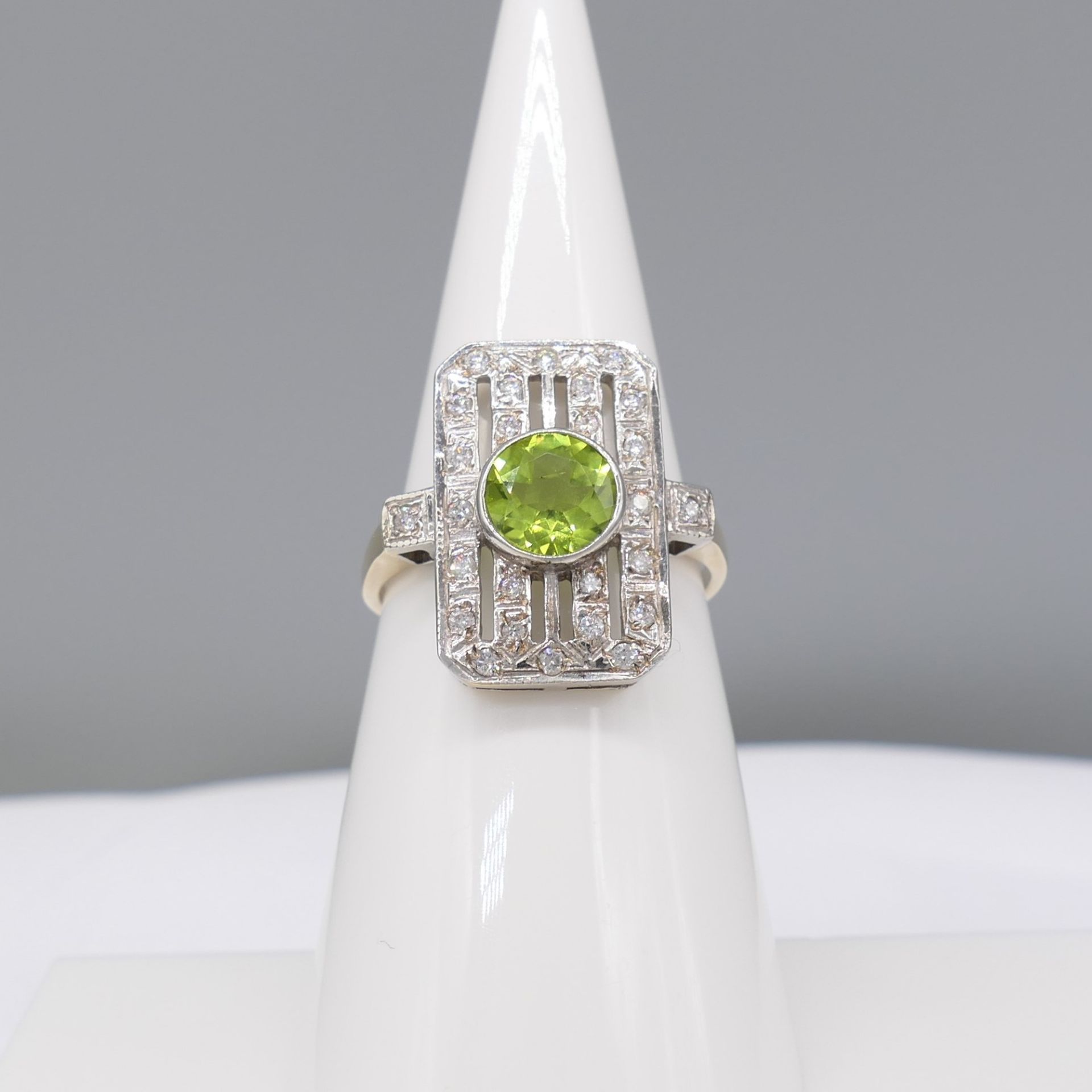 9ct White and Yellow Gold Vintage-style Peridot and Diamond Panel Ring - Image 3 of 6