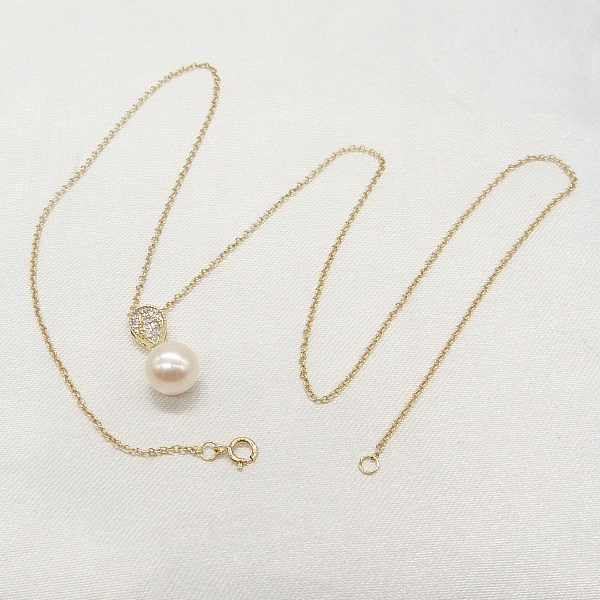 Classic Pearl and Diamond Tear Drop Pendant and Chain In 9ct Yellow Gold - Image 4 of 6