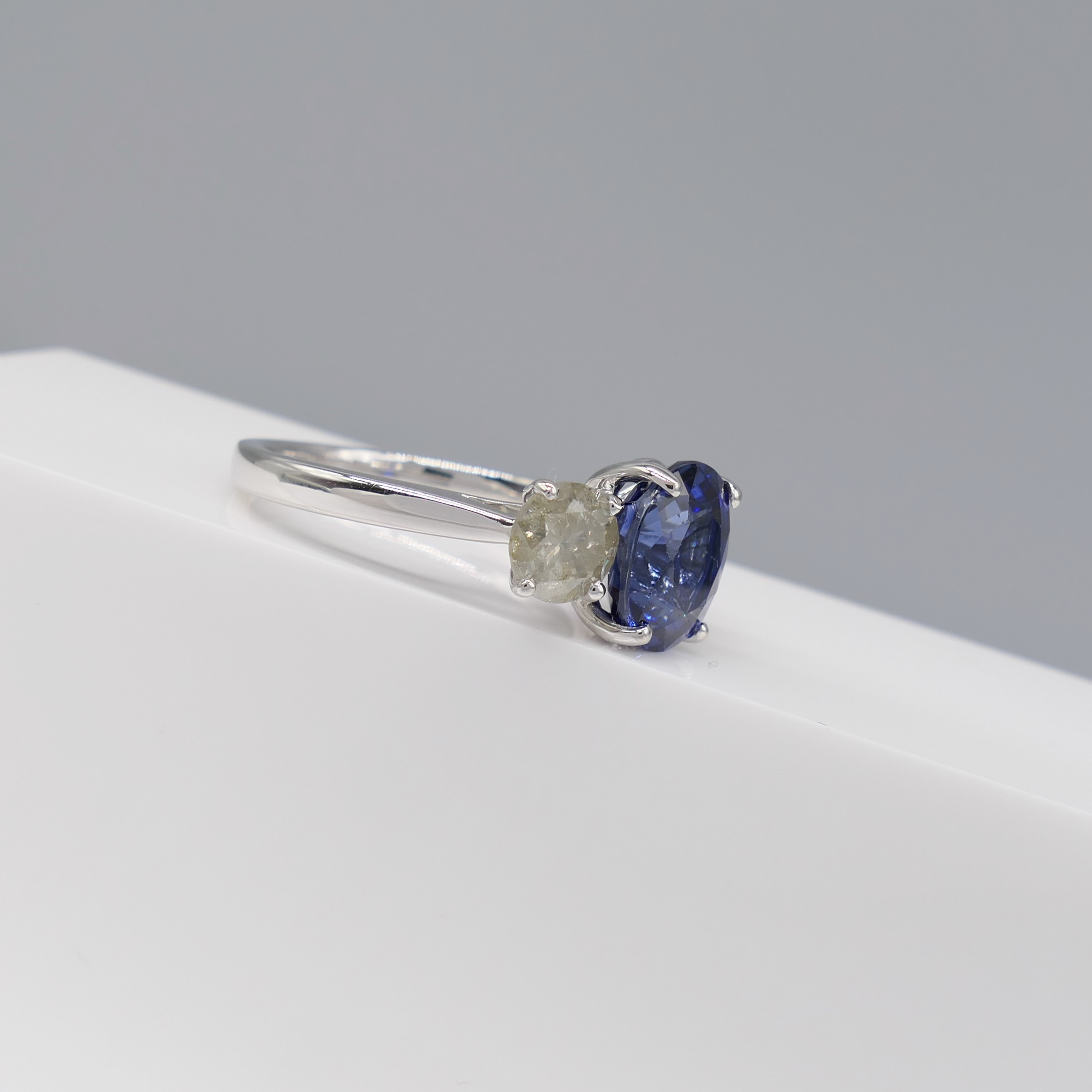 2.87 Carat Sapphire and 1.19 Carat Diamond Trilogy Ring In 18ct White Gold, With Certificate - Image 4 of 7