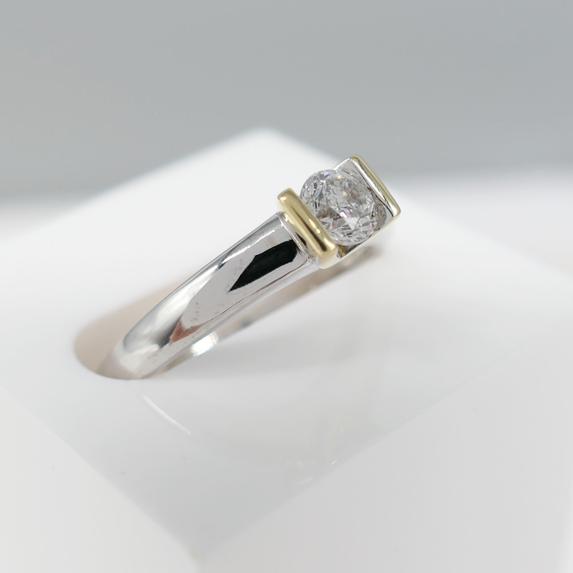 Contemporary 0.33 Carat Diamond Solitaire Ring In White and Yellow Gold, With Certificate - Image 5 of 6